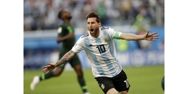 Emocija kada su se Lionel Messi i Barcelona prvi put sreli Emocija kada su se Lionel Messi i Barcelona prvi put sreli